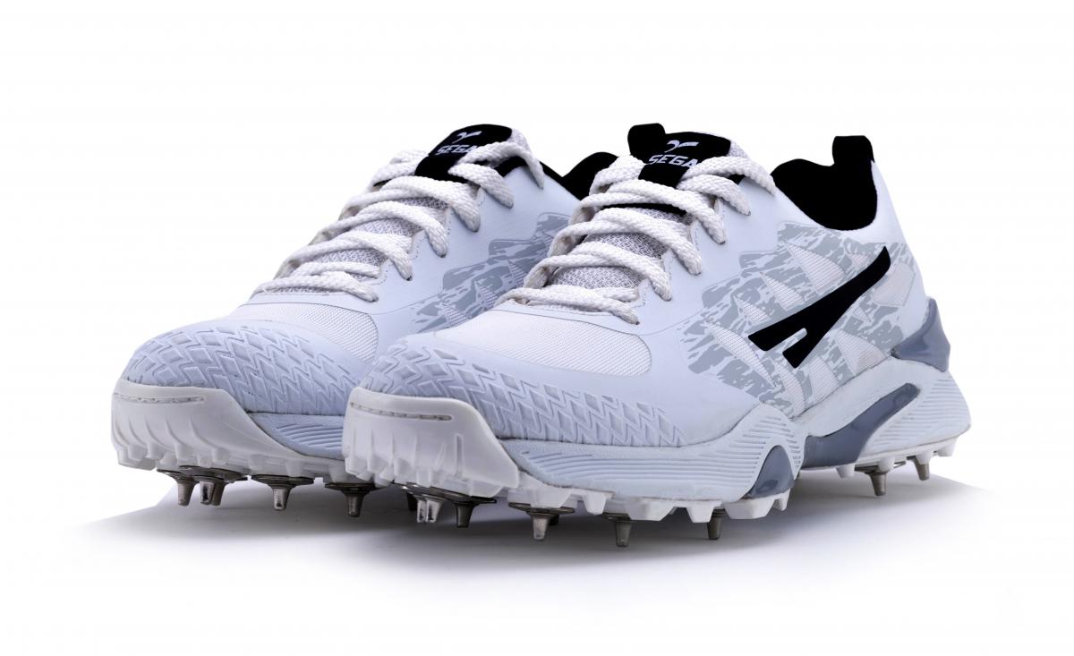 SEGA Freedom Spikes Cricket Shoes – Lightweight Steel Spikes for Performance